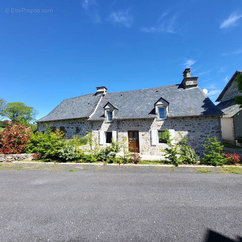 Maison en pierres mitoyenne d'un côté. - photo 24
