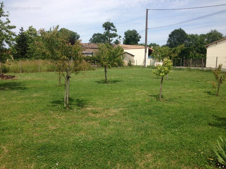 Terrain à LUGON-ET-L'ILE-DU-CARNAY