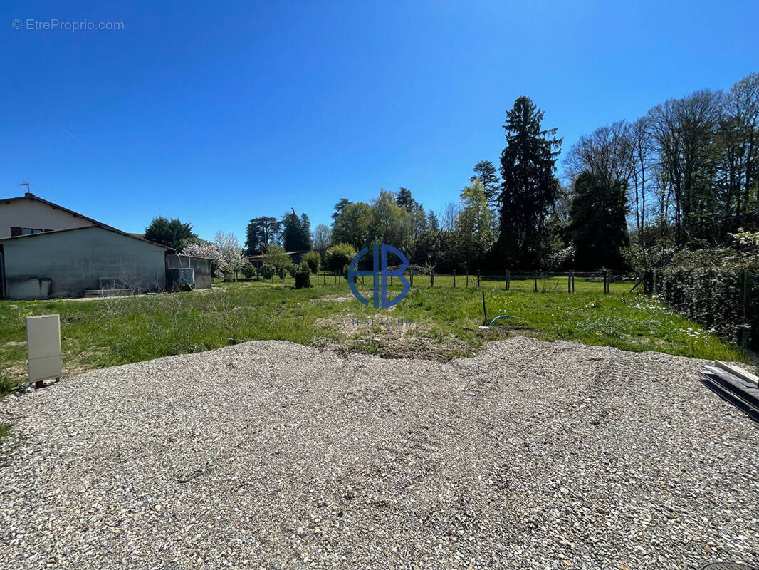 Terrain à SAINT-DIDIER-DE-LA-TOUR
