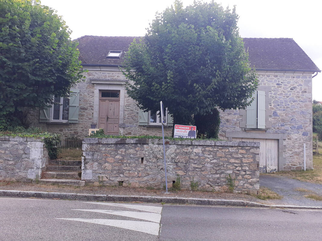 Maison à SAINT-HILAIRE-LES-PLACES
