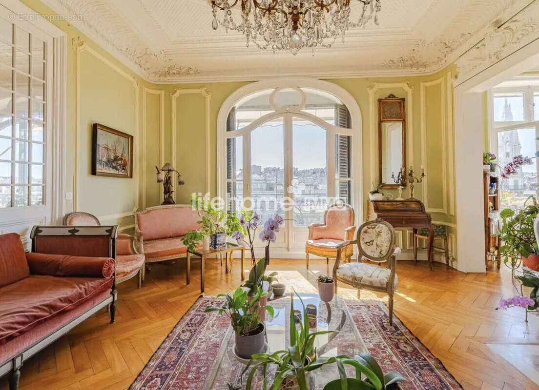 Appartement à MARSEILLE-1E