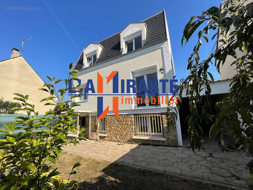 Maison à SARTROUVILLE