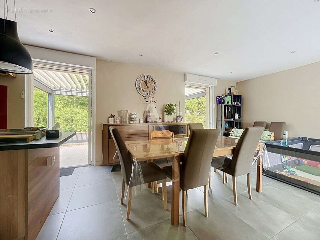 À vendre - Maison familiale avec vie de plain-pied à Combrée - Ombrée d'Anjou - photo 3