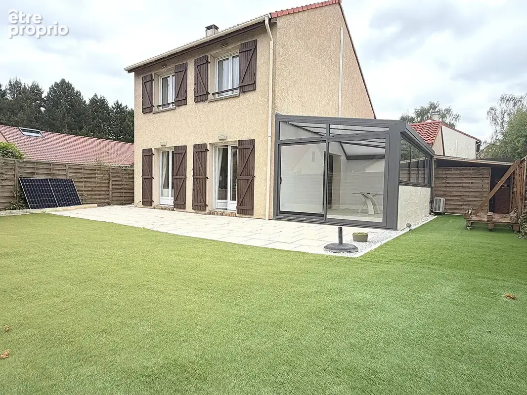 Maison à VOISINS-LE-BRETONNEUX