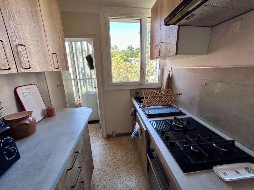 À vendre – t3 51m² rénové avec balcon, box et cave - saint-raphael - photo 3
