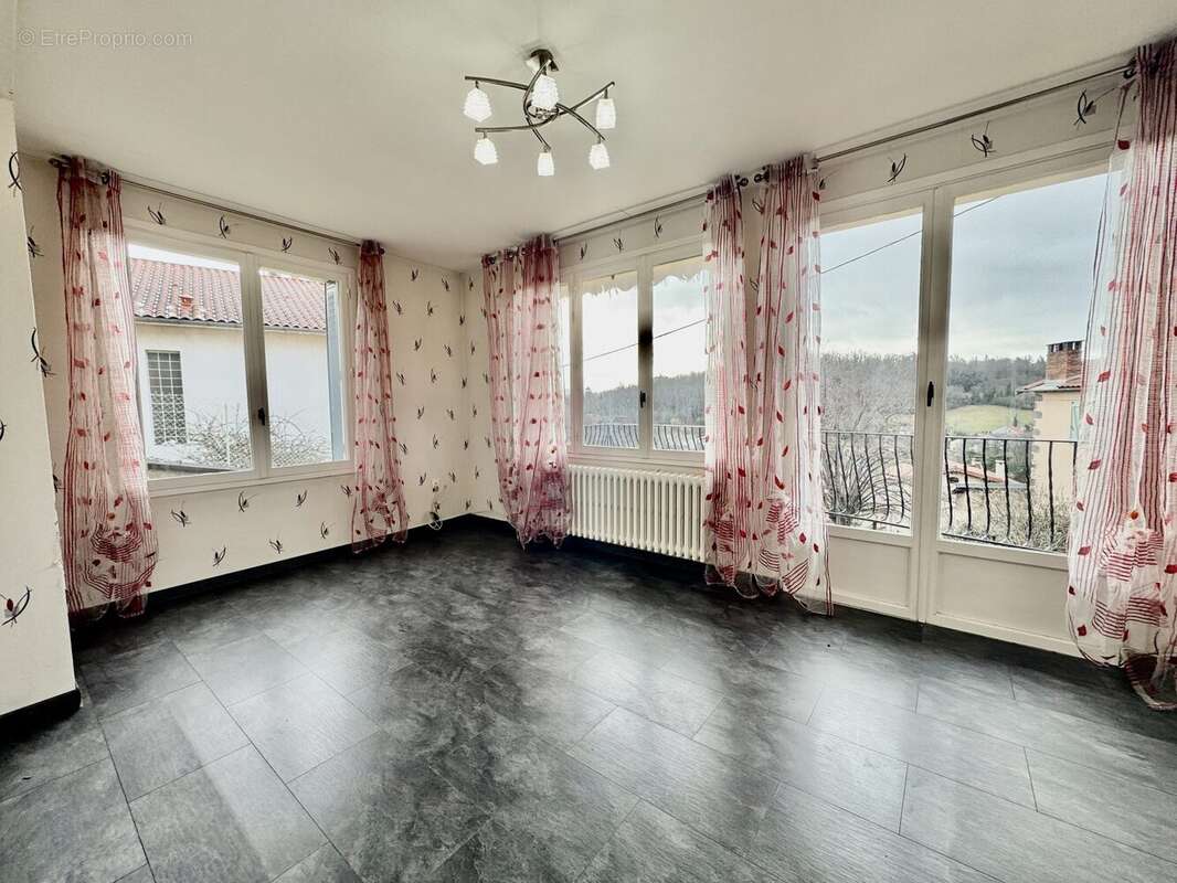 Appartement à CEYRAT