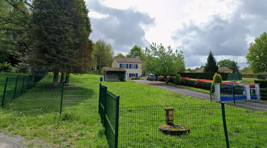 Maison à VERNEUIL-SUR-VIENNE