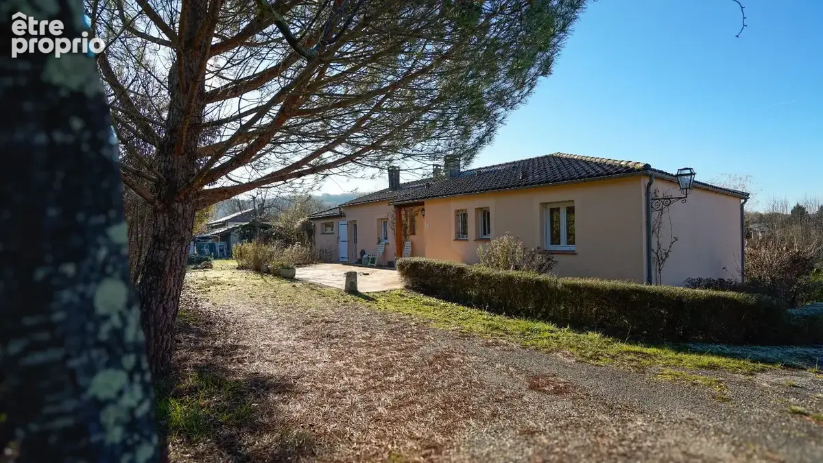 Maison traditionnelle  avec jardin. - photo 13