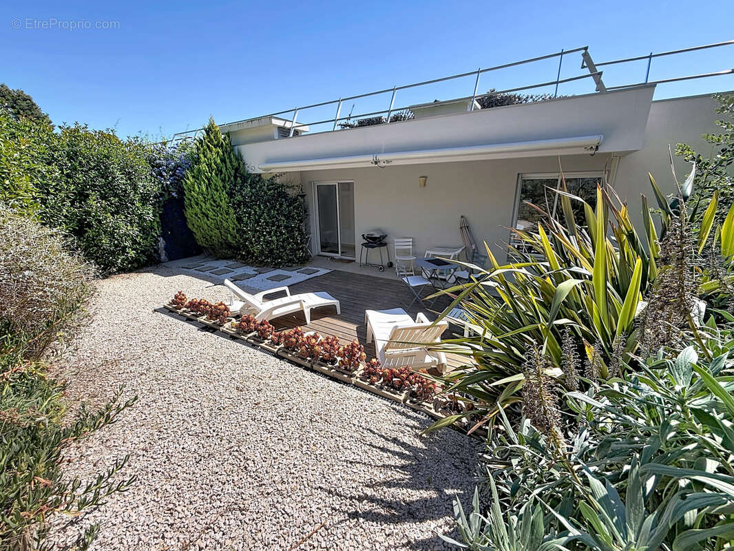Appartement à SAINT-LAURENT-DU-VAR
