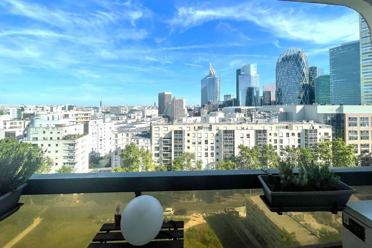 Appartement à COURBEVOIE