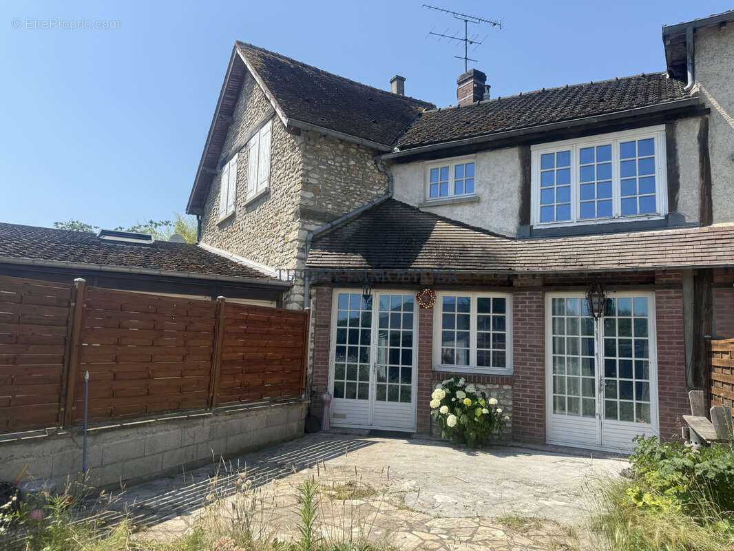 Maison à THOIRY