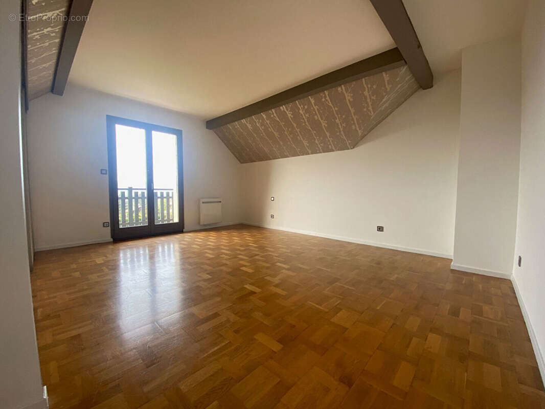 Maison à SAINT-CERGUES