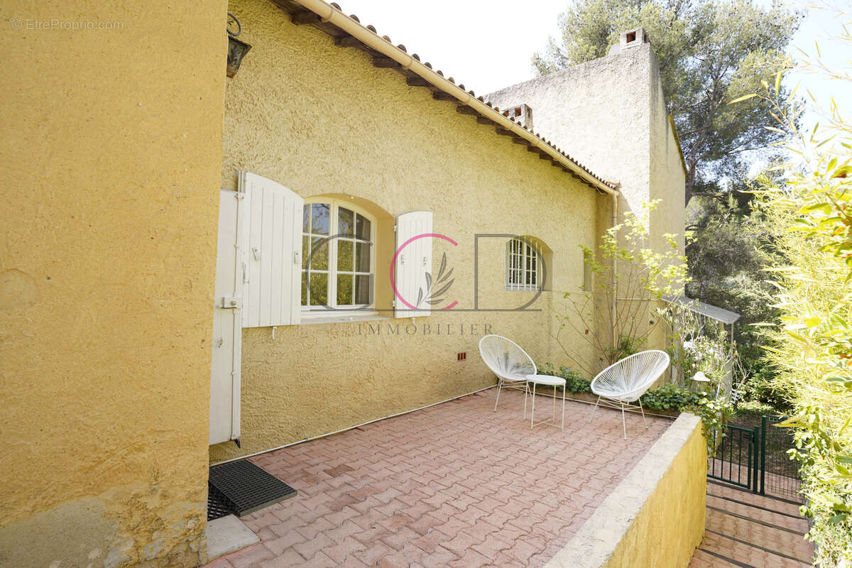 Maison à VENTABREN