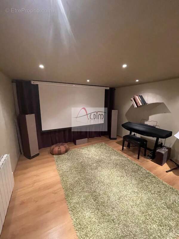 Maison à VAUX-LE-PENIL