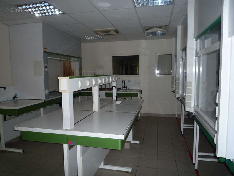 Commerce à CHIERRY