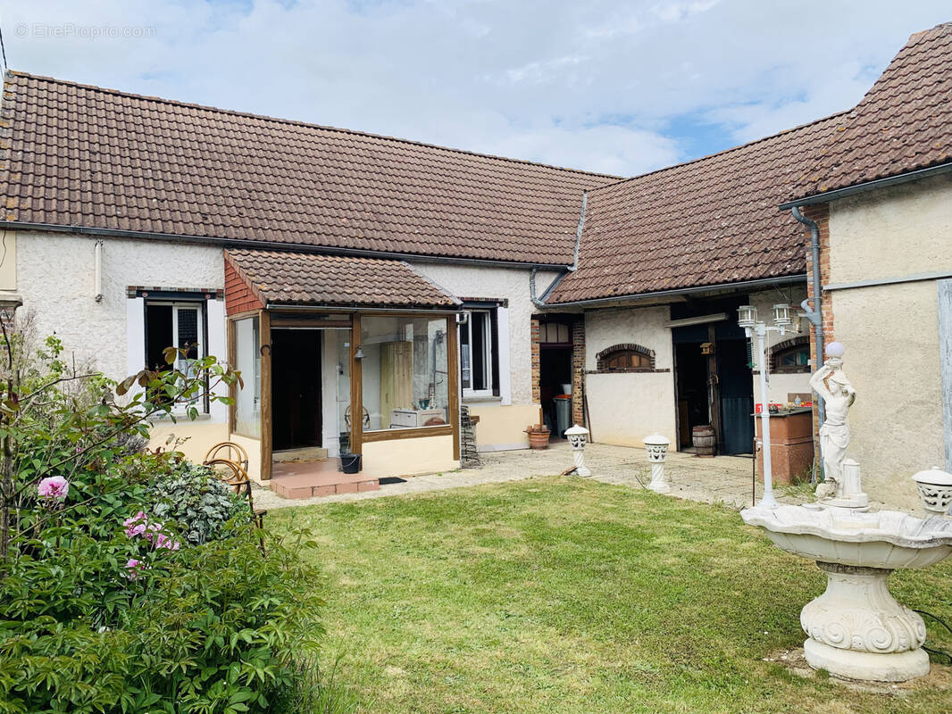 Maison à MONTACHER-VILLEGARDIN