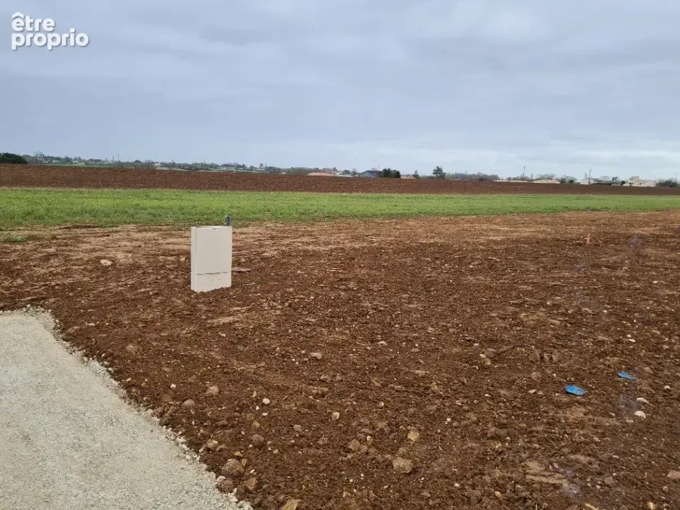 Terrain 541 m² à vendre à Grezac (17120) - photo 1