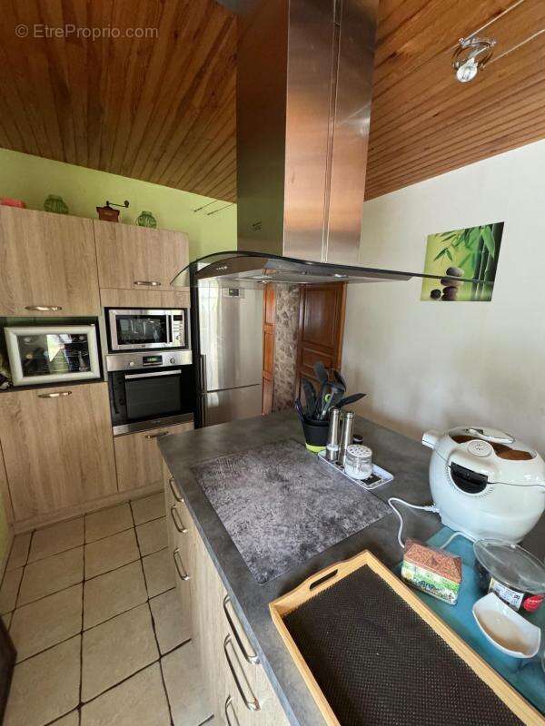 Maison en pierre avec jardin et garages - photo 8