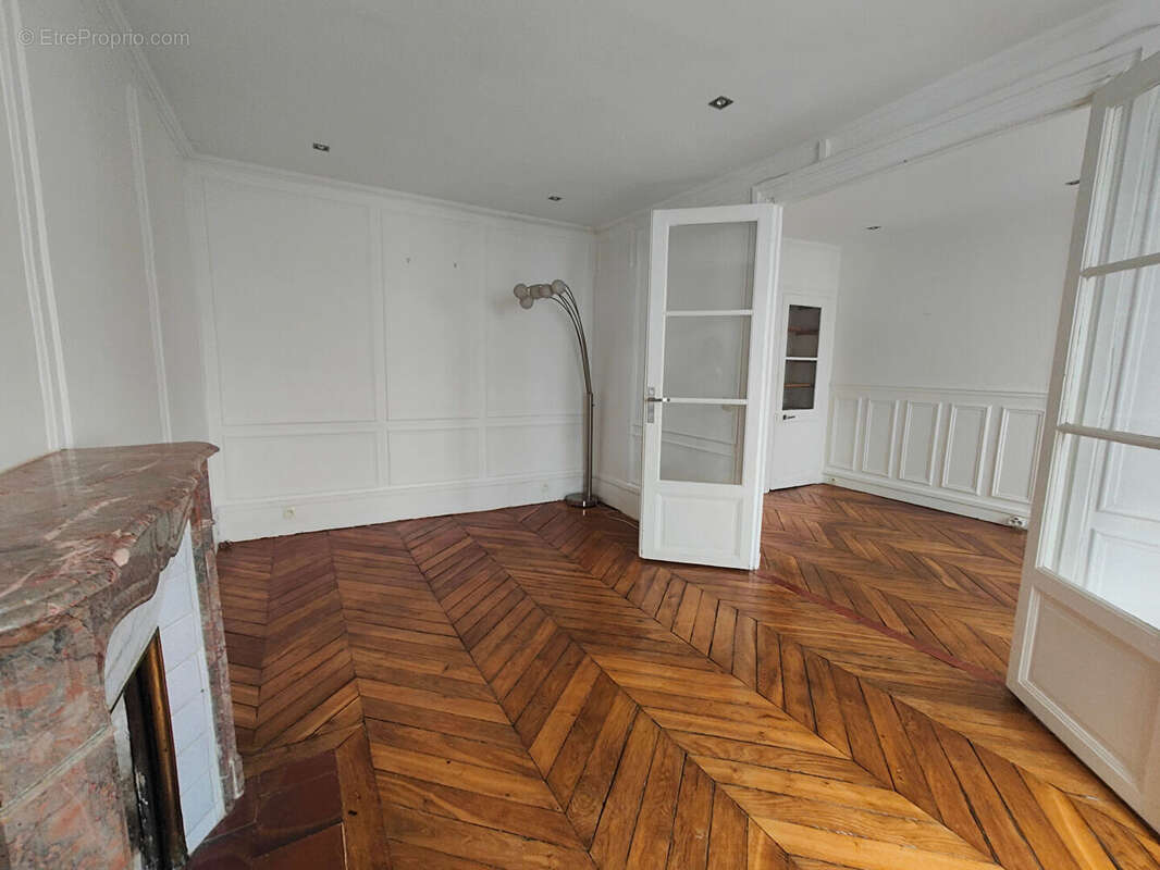 Appartement à PARIS-7E