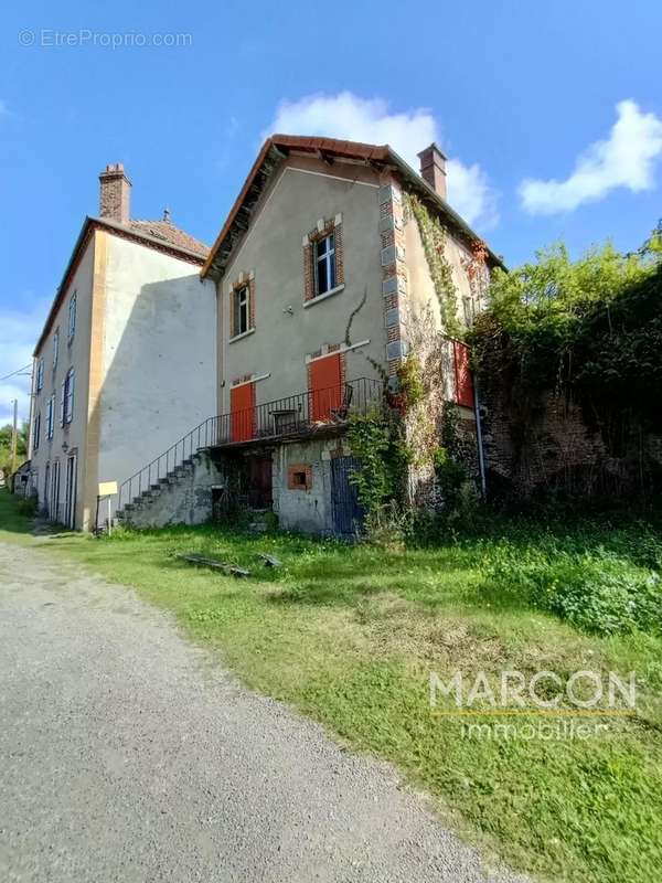 Maison à SAINT-MEDARD-LA-ROCHETTE