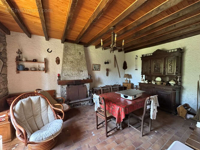 Maison à SAURET-BESSERVE