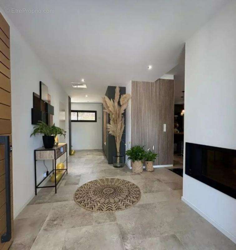 Maison à MONTELIMAR