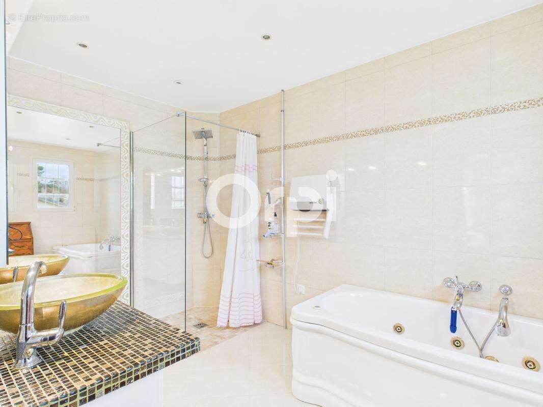 Maison à MONTAUROUX