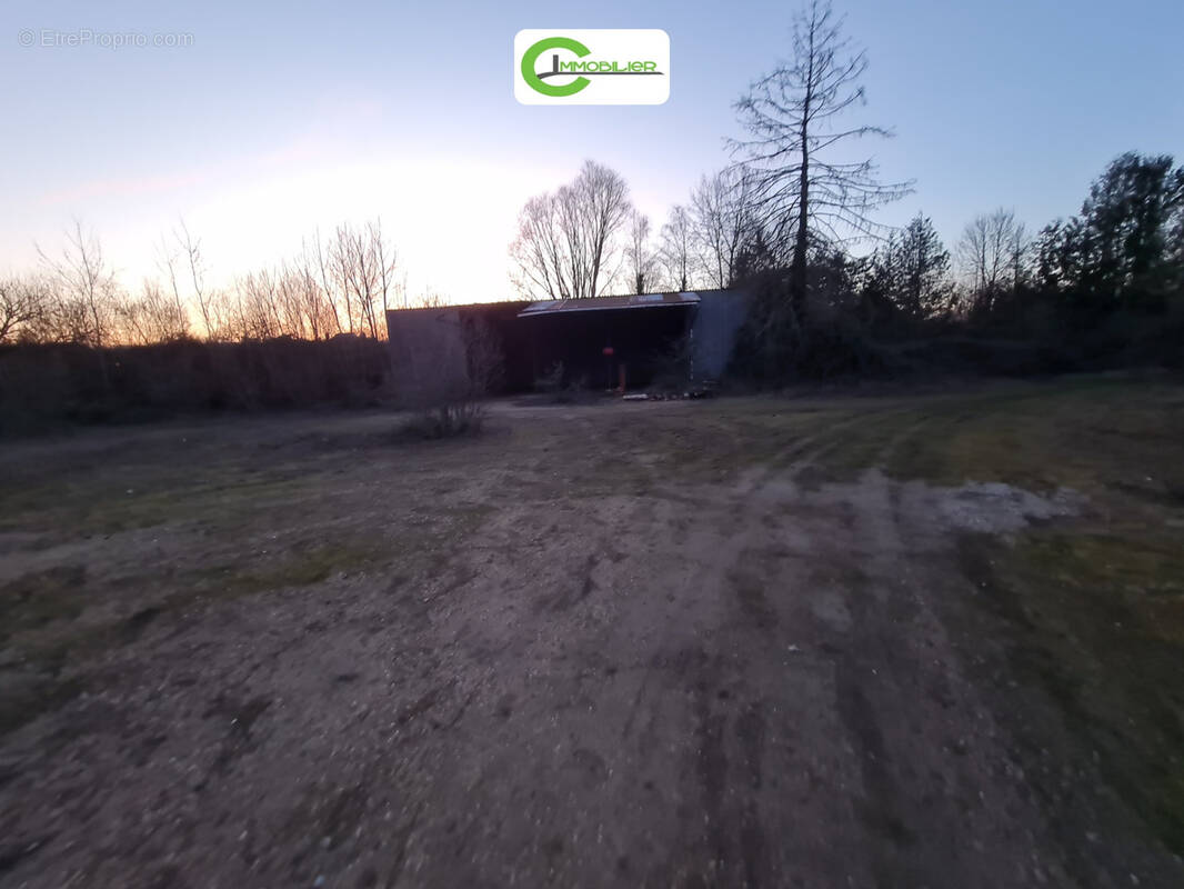 Parking à LA FERTE-BERNARD