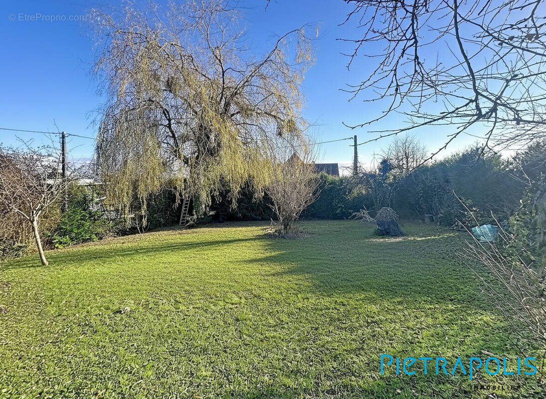 Terrain à DIVONNE-LES-BAINS