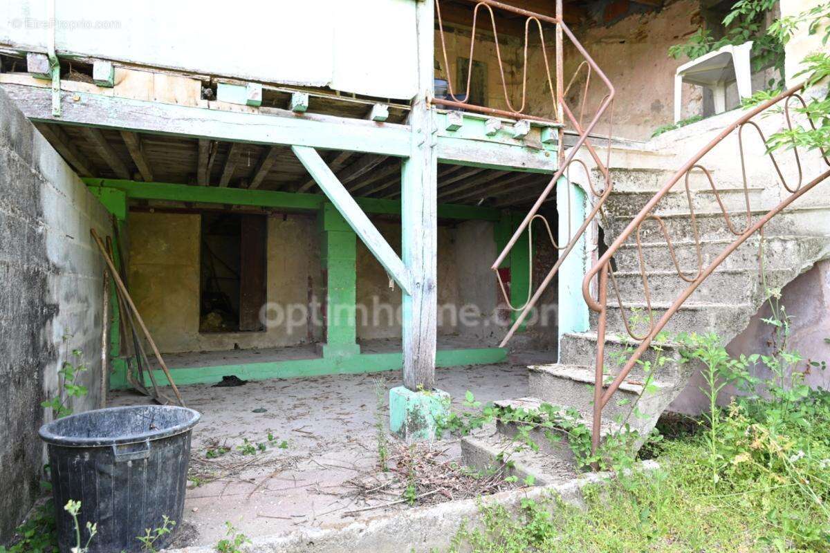 Maison en pierre avec deux logements, terrasse panoramique et potentiel exceptionnel à DOUZILLAC (24) - photo 11