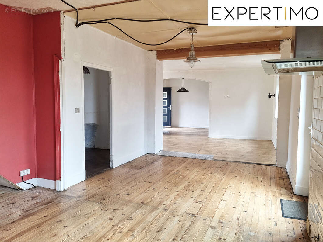 Servant, Maison de 168 m2 habitables avec cour et dépendances - photo 5