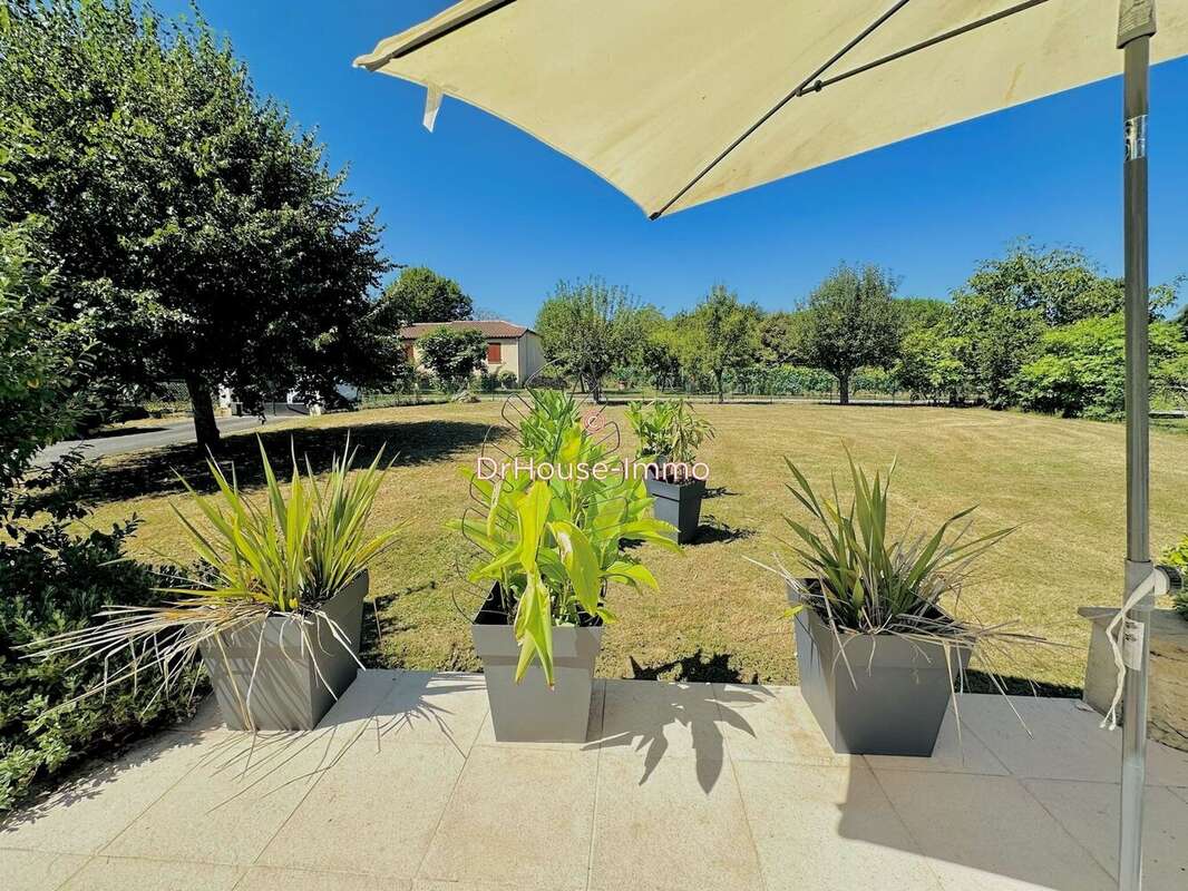 Maison 140 m² à Pradines  - photo 18