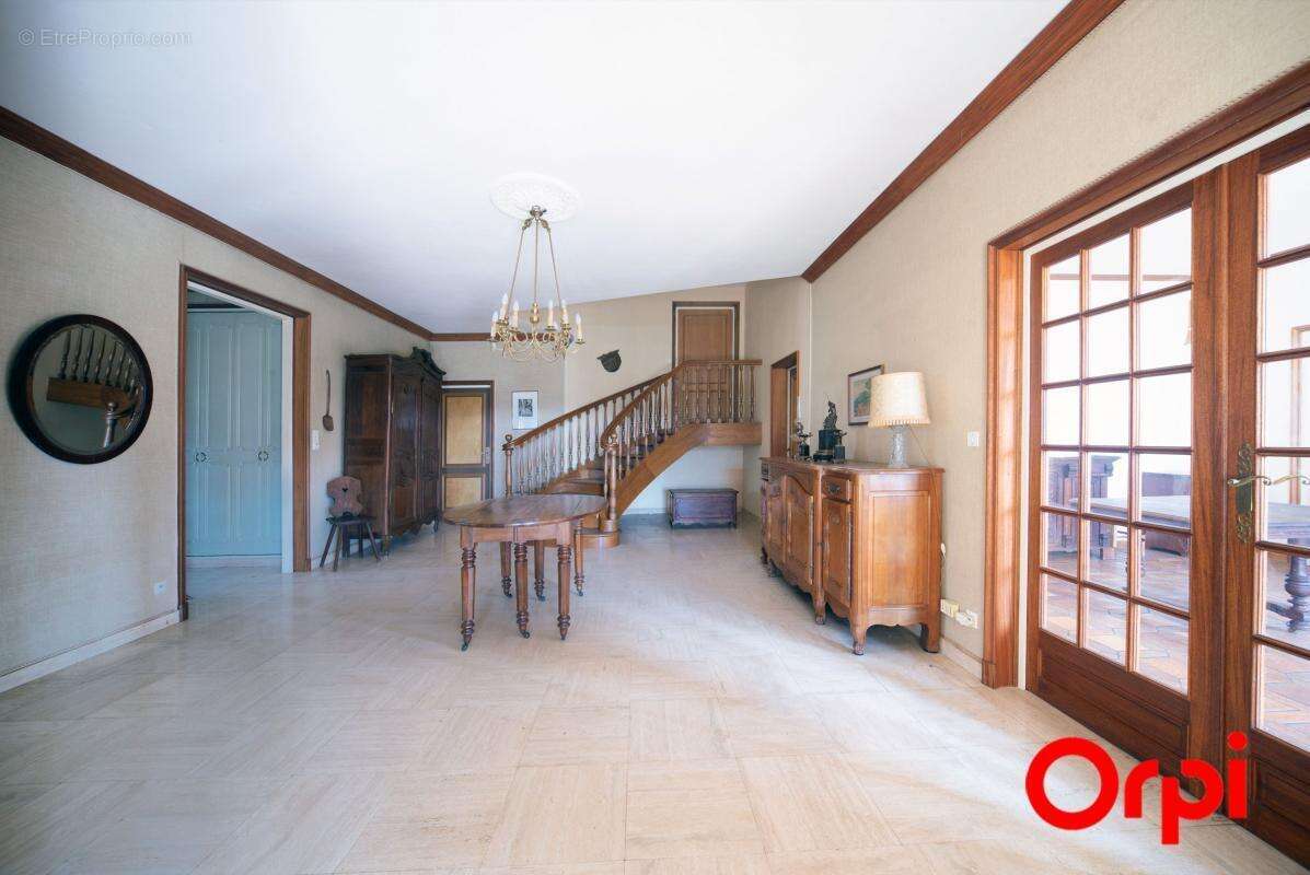 Maison à BAGE-LA-VILLE