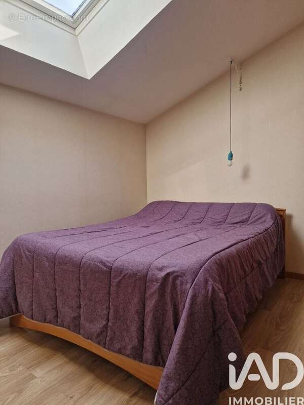 Maison 253 m² à Saint-Macaire-Du-Bois  - photo 8