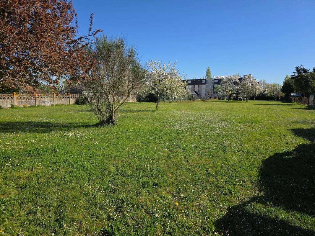 Photo 1 - Terrain à MONTMORILLON