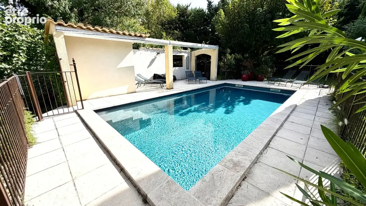 Villa avec piscine sur 2700 m² de jardin, clos, arboré et paysagé. - photo 14