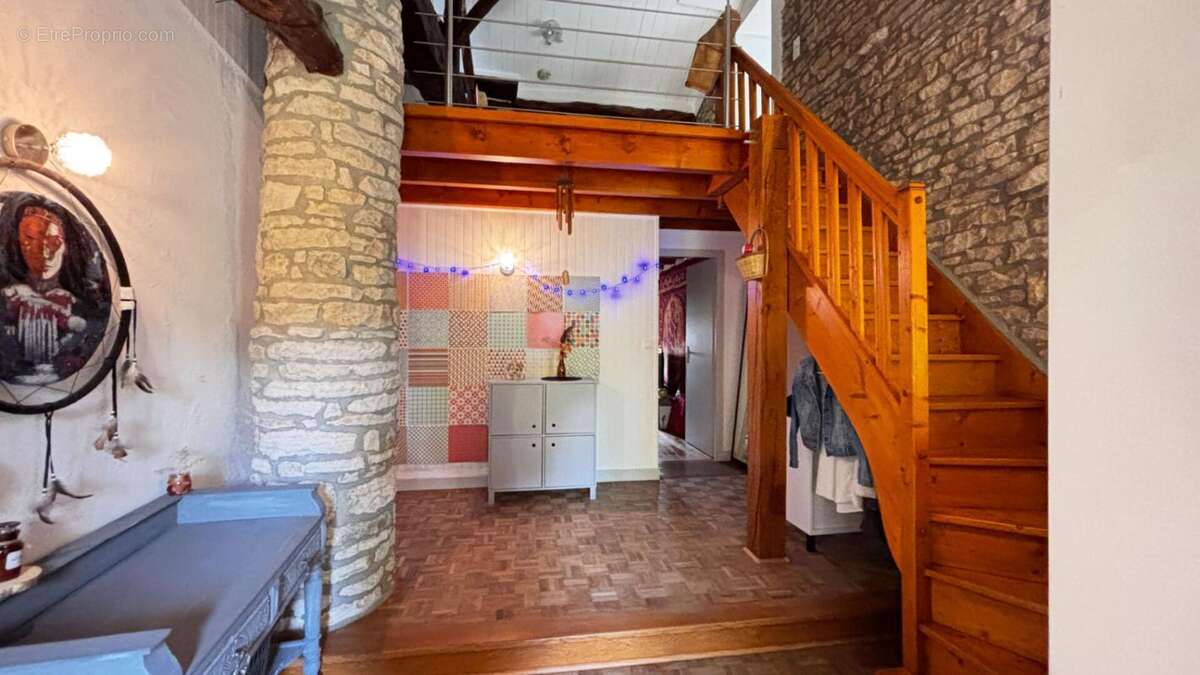 Maison en pierre,  Uchizy, 152 m2 avec beau terrain arboré et dépendances - photo 14