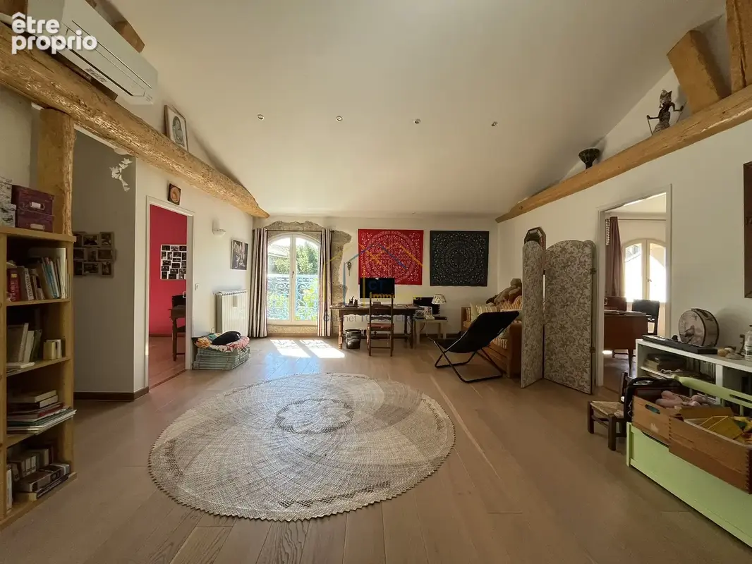 Maison de type vigneronne de 205m2 avec jardin et piscine - photo 10