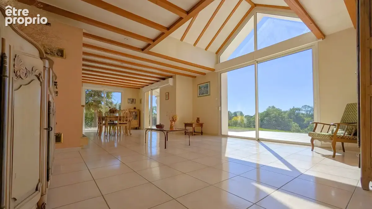 Villa de plain-pied avec vue dégagée et beaux volumes - photo 3