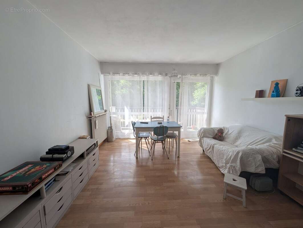 Appartement à LES CLAYES-SOUS-BOIS