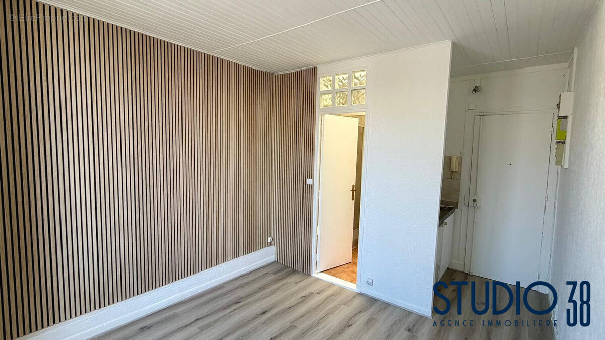 pièce principale - Appartement à PARIS-11E
