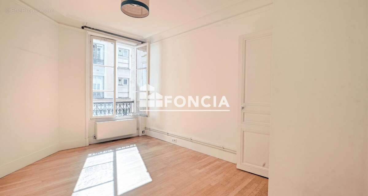 Appartement à PARIS-3E