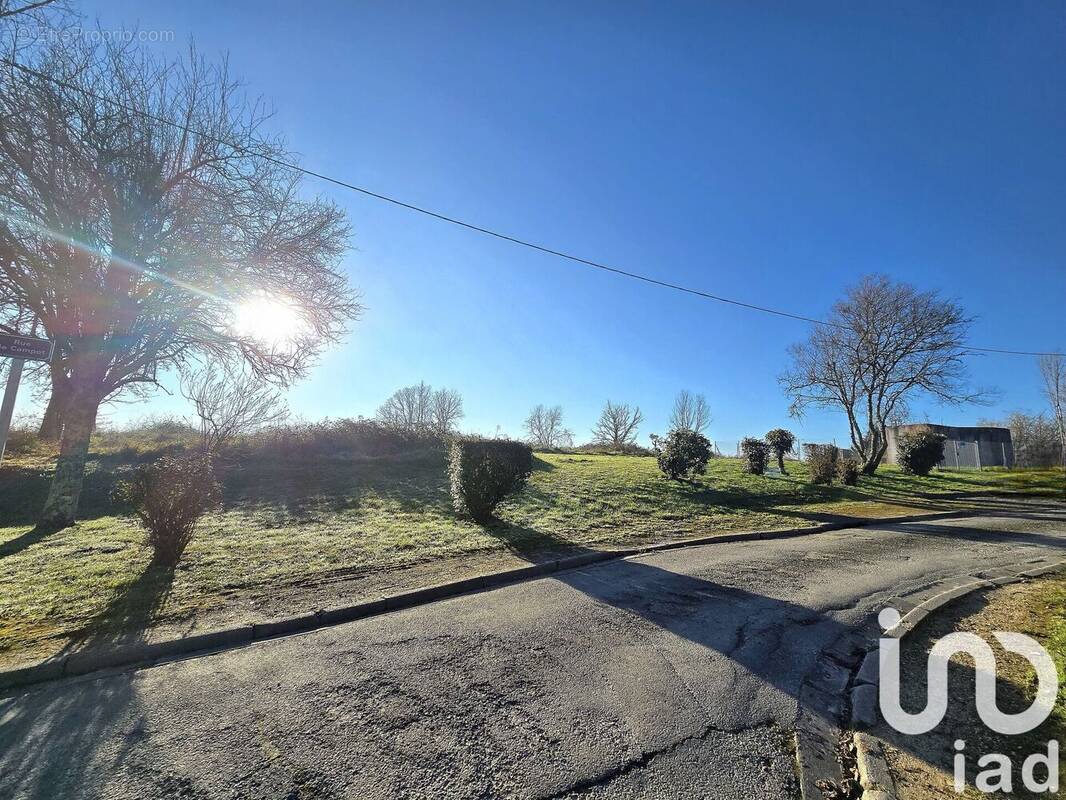 Photo 1 - Terrain à VILLENAVE-DE-RIONS