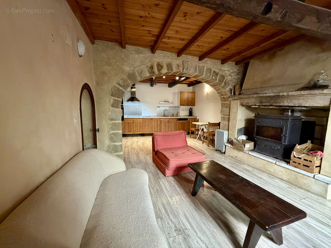 Maison à SAINT-QUENTIN-LA-POTERIE