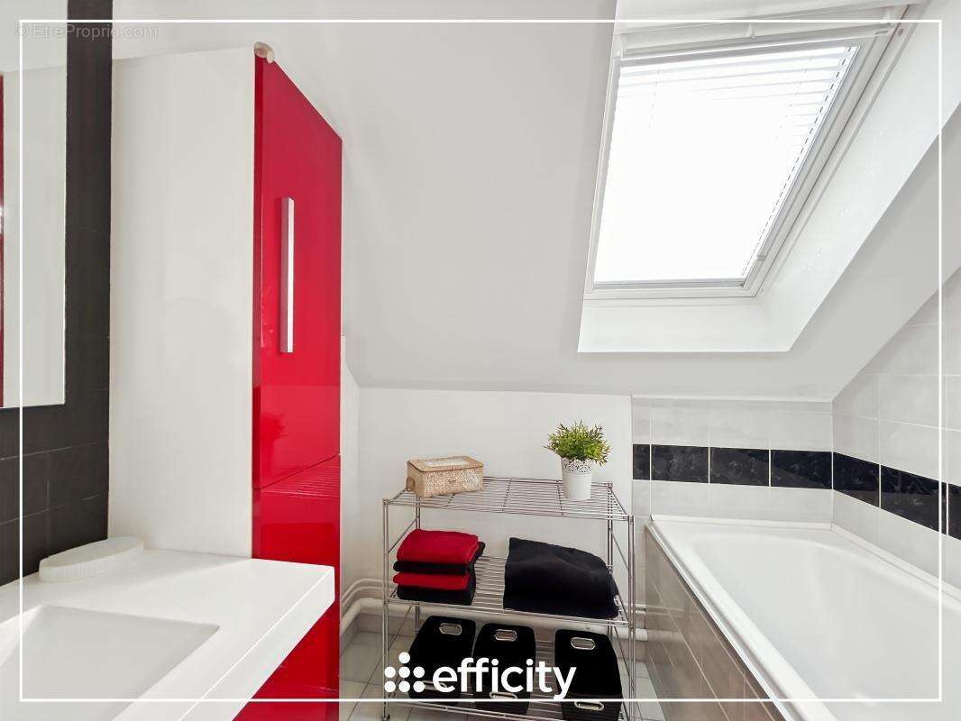 Maison à MANDRES-LES-ROSES