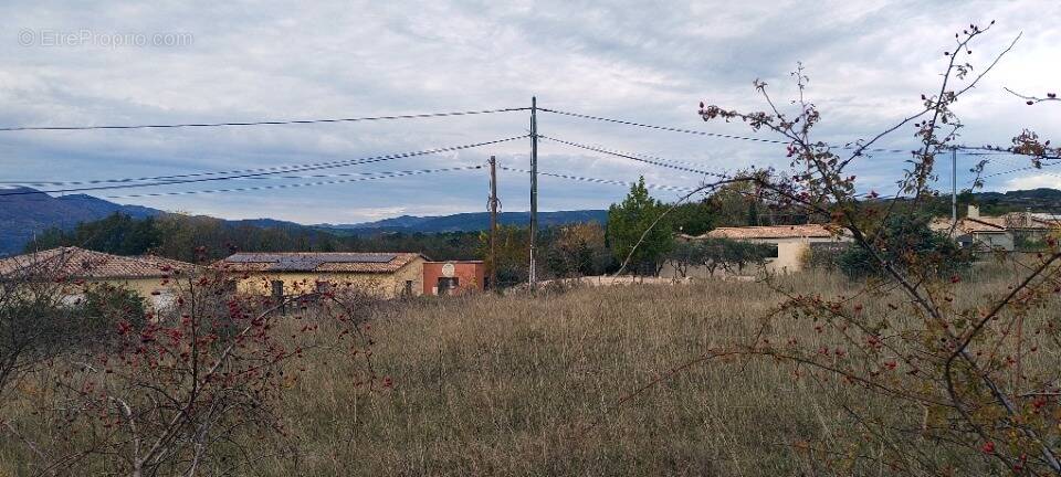 Terrain à LES VANS