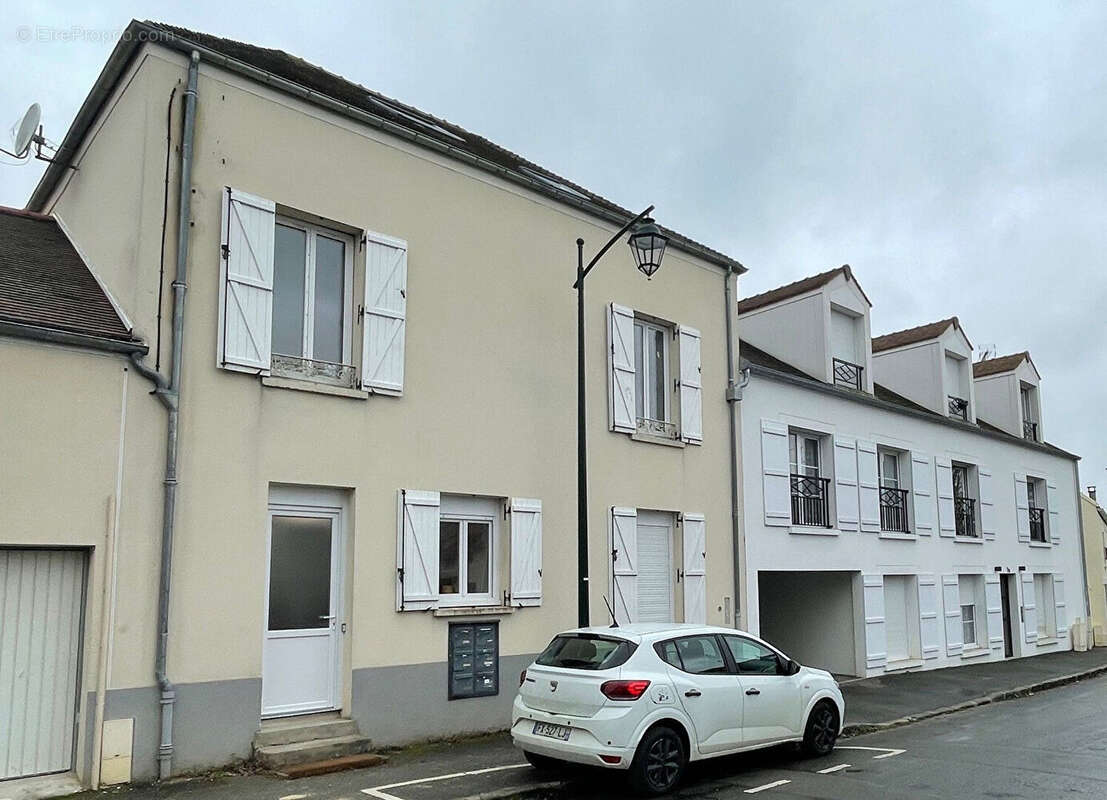 Appartement à GRISY-SUISNES