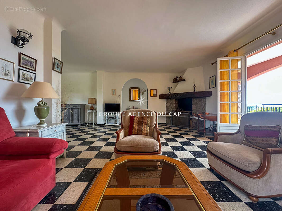 Maison à LES ISSAMBRES