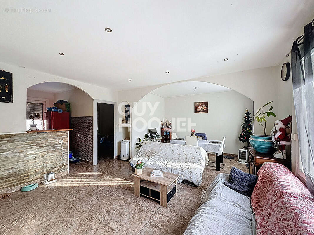 Maison - 5 pièces, 3 chambres - à vendre à Perpignan (66000) quartier Las Cobas - photo 3