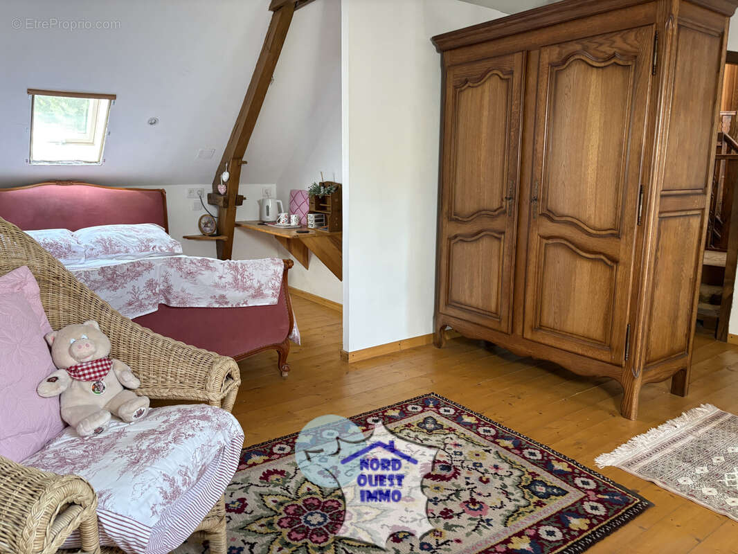 Maison à AMBRIERES-LES-VALLEES
